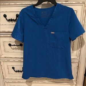 Figs Men's Short Sleeve V-Neck Tee in Blue